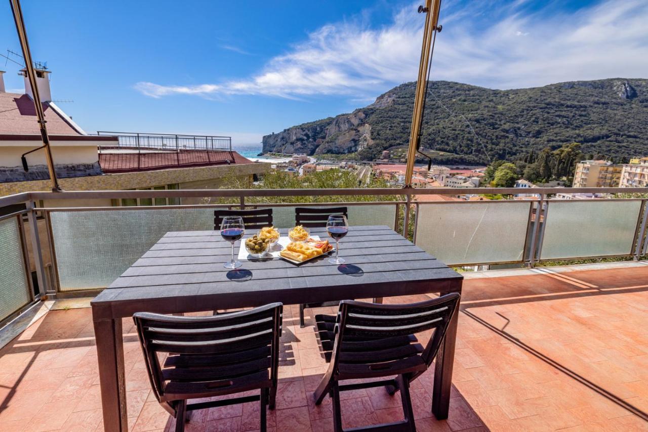 Casa Matilde - Appartamento Vista Mare - Con Posto Auto Finale Ligure Exterior photo